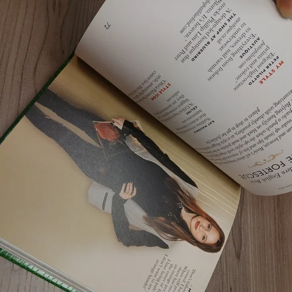 🤯2/$15 Made in Chelsea Life and Style Essentials - Hardcover Book - Picture 4 of 5